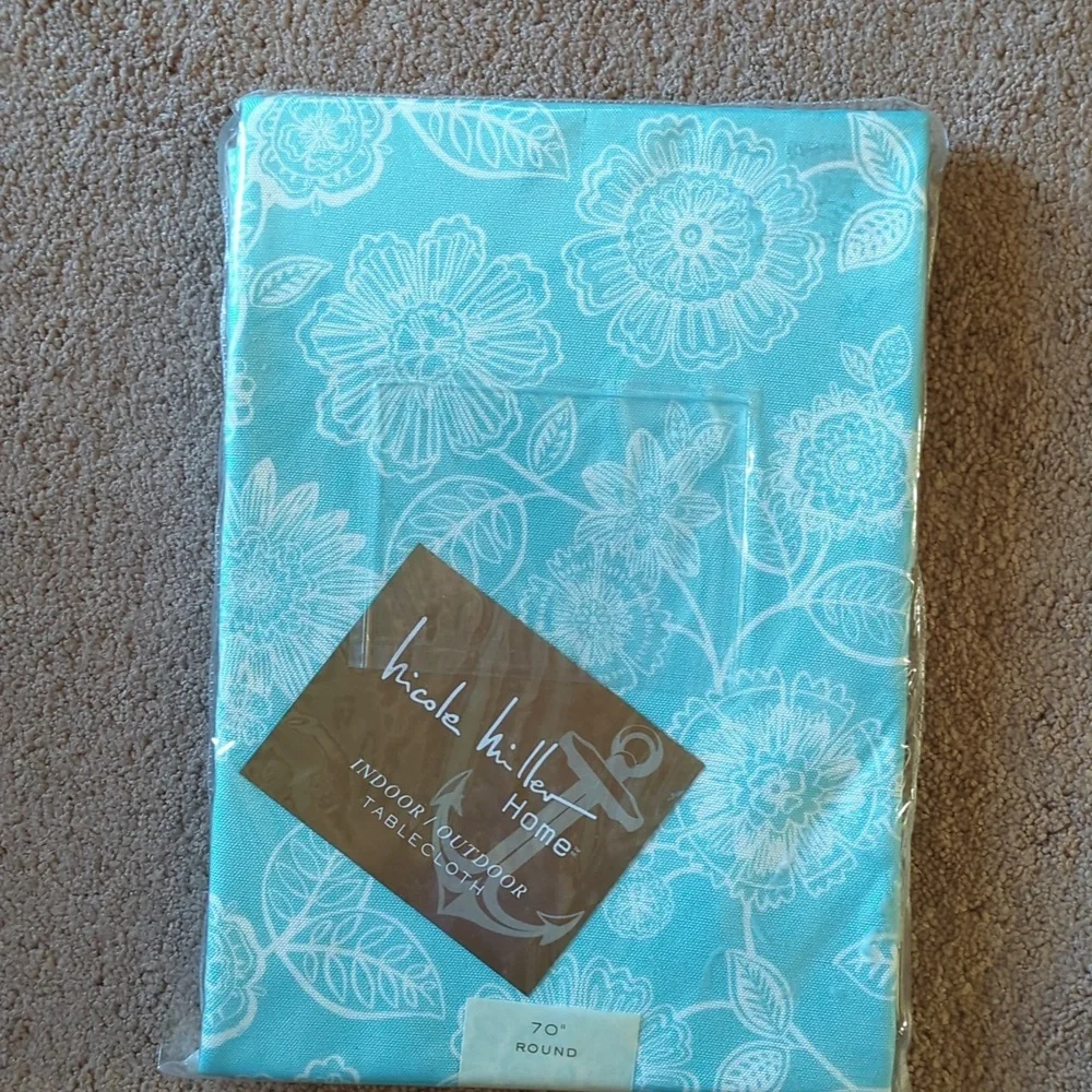 Nicole Miller Home Blue Floral Tablecloth New. NWOT Indoor Or Outdoor SALE